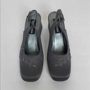 KENNETH COLE REACTION Gray Satin Heels